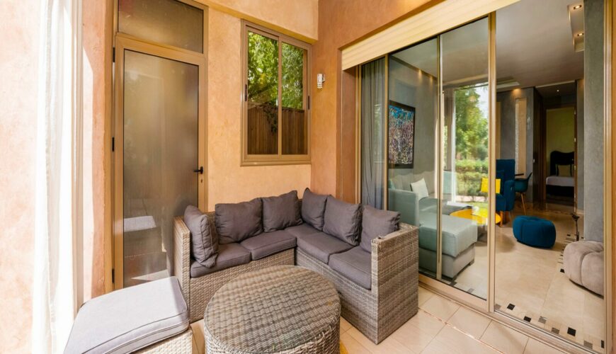 Marrakech concierge helping a traveler avoid common mistakes with a checklist – Your Host Marrakech