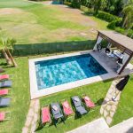 Villa Marrakech concierge : cleaned pool, aligned sunbeds, folded towels – Your Host Marrakech