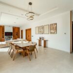 Graphique de performance et clés symbolisant la gestion locative à Marrakech