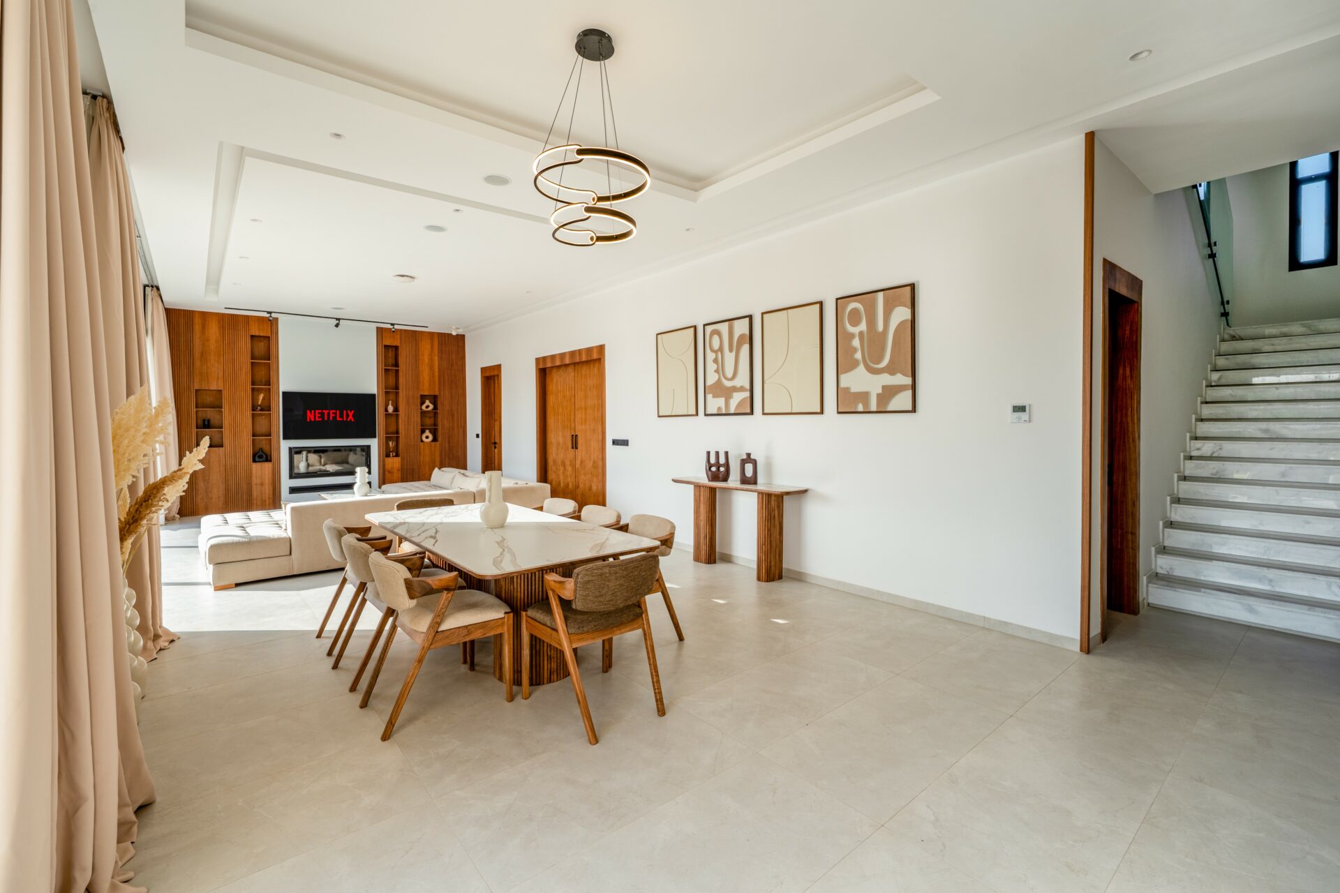 Graphique de performance et clés symbolisant la gestion locative à Marrakech