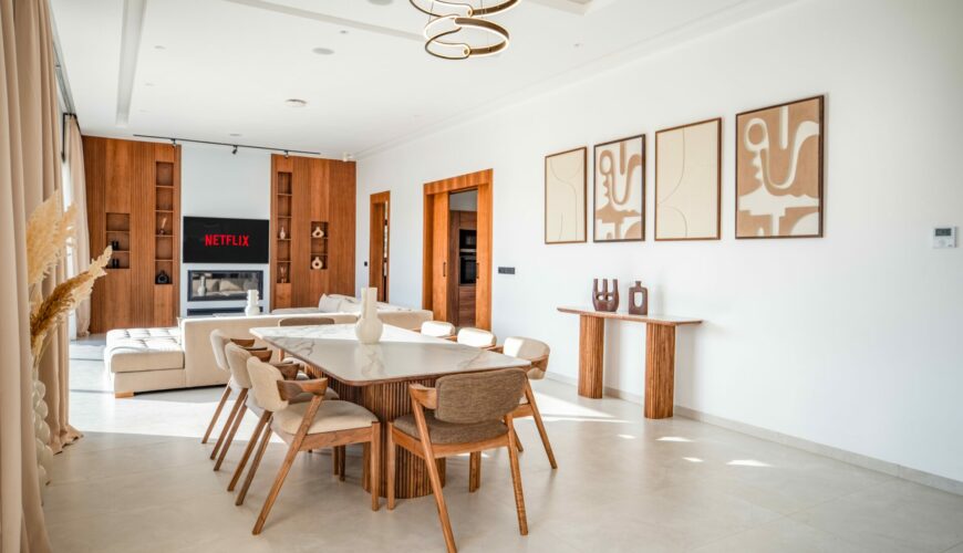 Professional property management dashboard showing occupancy rates in Marrakech